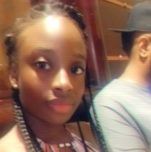 Meet your Posher, Chloe